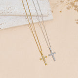Colier cu cruciuliță catolică și pietre stil diamant