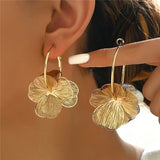 Flora Dangle — Cercei Pendentivi cu Floare 3D