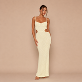Luna – rochie lungă cu siluetă ajustată, cu dantelă subtilă și tăieturi laterale
