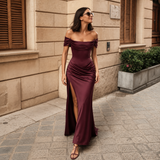 Lorena - Rochie maxi satinat cu umeri descoperiți și fante înaltă