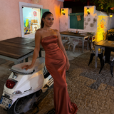 Julia - Rochie maxi satinat fără bretele cu fular la gât și fustă fluidă