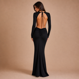 Catalina – rochie cu tăietură dramatică și detaliu floral central
