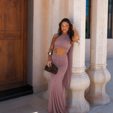 Raquel - Rochie maxi plisată cu talie descoperită și siluetă sirenă