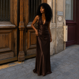 Daniela - Rochie maxi satinat cu decolteu în V adânc și siluetă sirenă