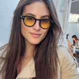 "Emersyn | Ochelari de soare sofisticati" poate fi reformulat ca "Emersyn | Ochelari de soare eleganți".