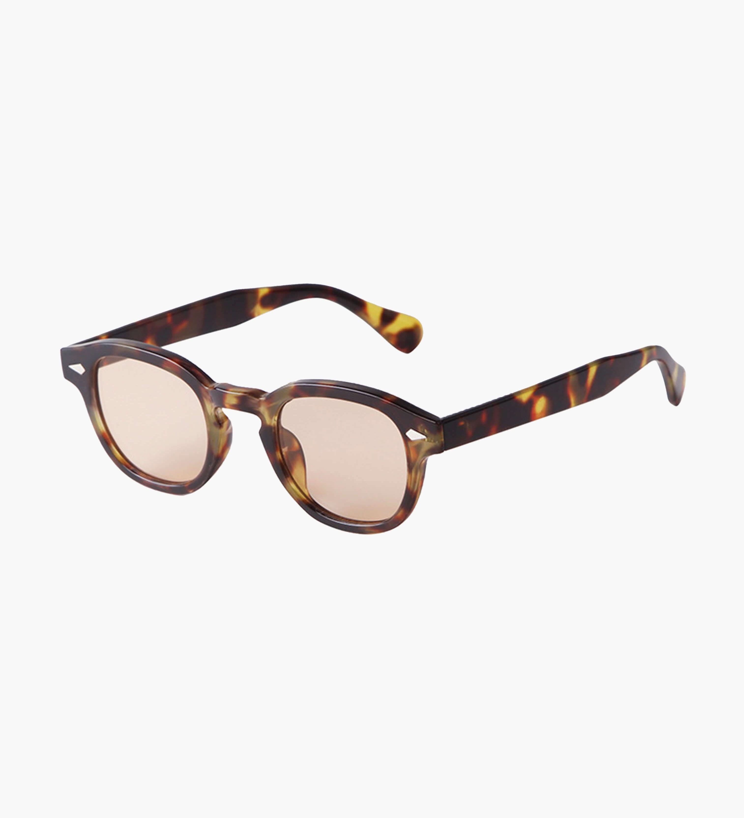 "Emersyn | Ochelari de soare sofisticati" poate fi reformulat ca "Emersyn | Ochelari de soare eleganți".