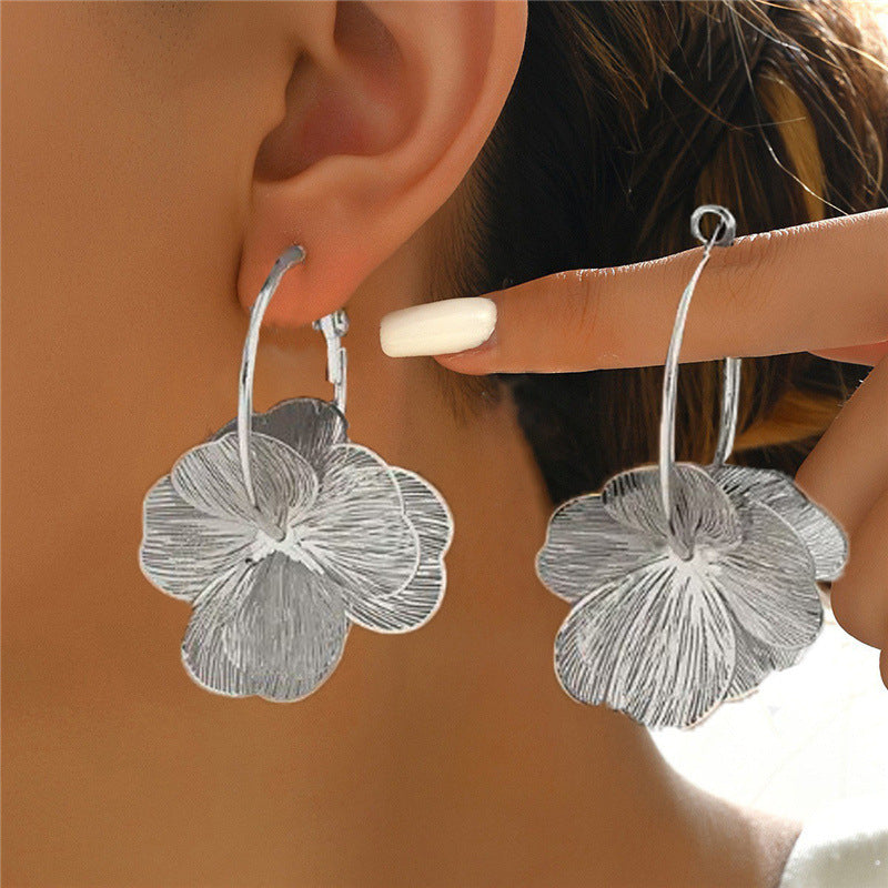 Flora Dangle — Cercei Pendentivi cu Floare 3D